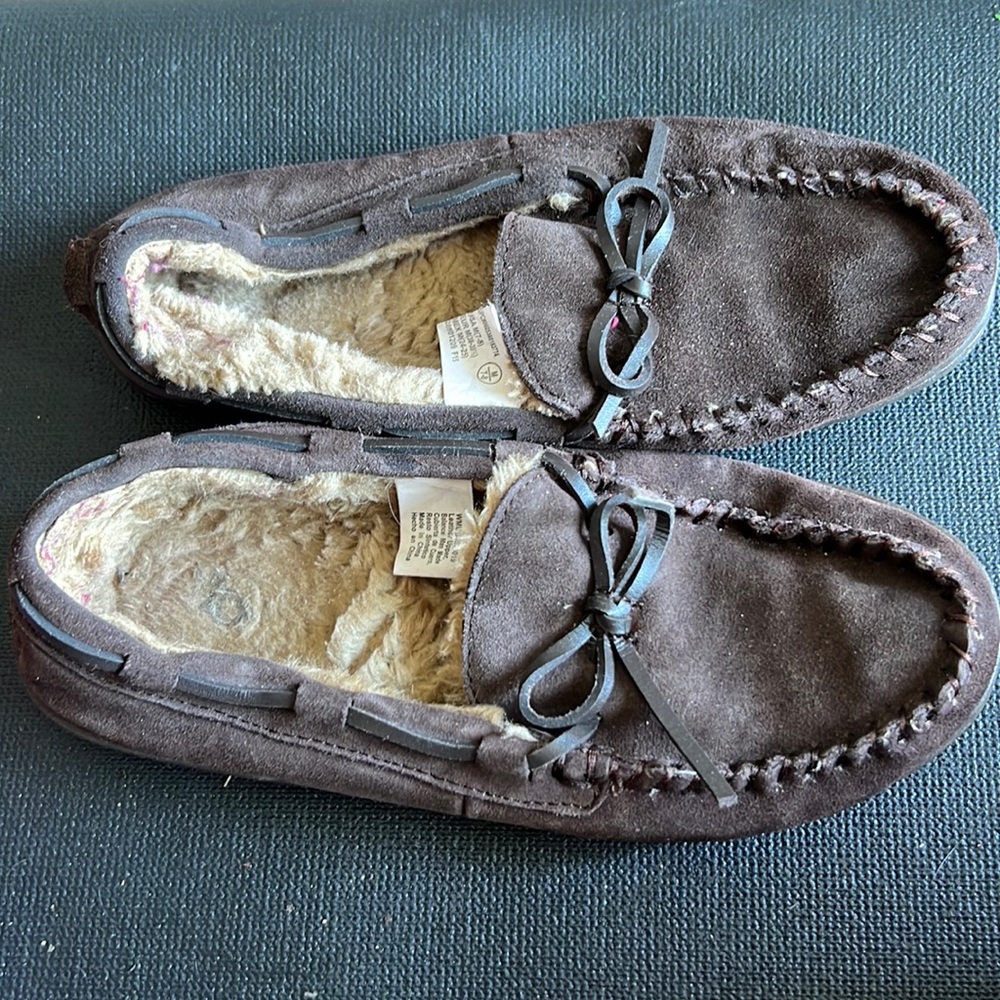 Fuzzy moccasin slippers